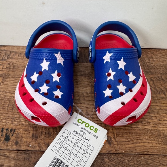 NWT Crocs American Flag Clog Toddler Size 6 Red White Blue - Picture 3 of 5
